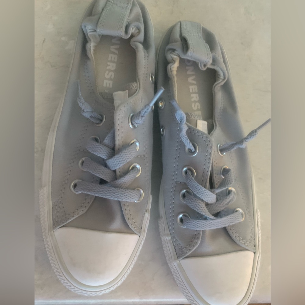 Never been worn Converse women’s Size 7